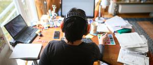 Das Arbeiten im Homeoffice ist für viele Landesbedienste aktuell nur schwer möglich.