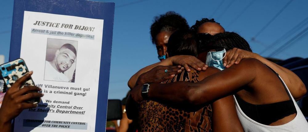Polizeischüsse in Los Angeles: Familienangehörige des getöteten Dijon Kizzee trauern.