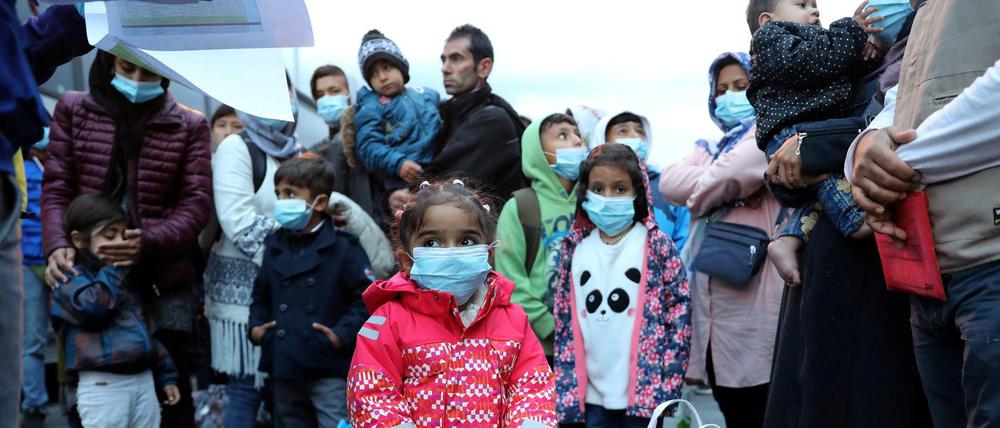 Migranten aus dem Flüchtlingslage Moria auf Lesbos (Archivbild)