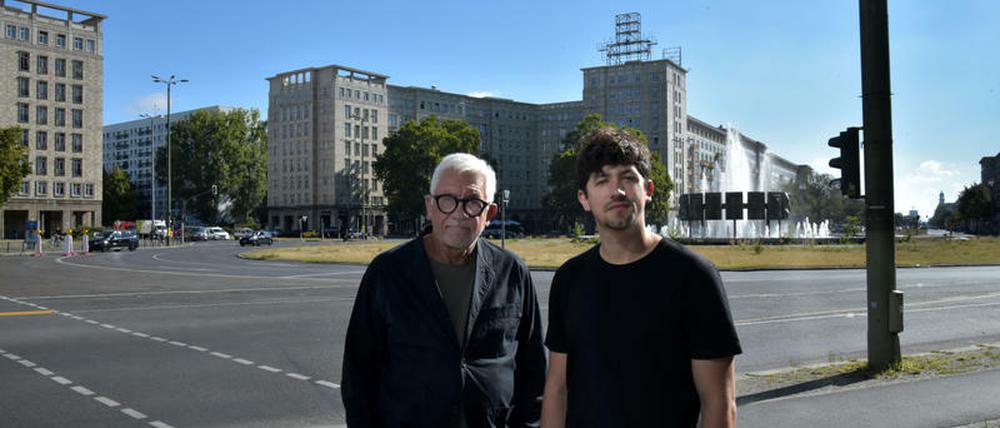 Neue Pläne am alten Ort: Axel, 69, und Konstantin Haubrok, 33, am Strausberger Platz
