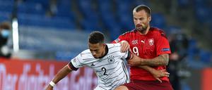 Thilo Kehrer (links) in Aktion gegen Haris Seferovic.