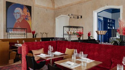 Jauch und Raue und der Alte Fritz: Blick in die Gasträume des Potsdamer Restaurants Villa Kellermann.