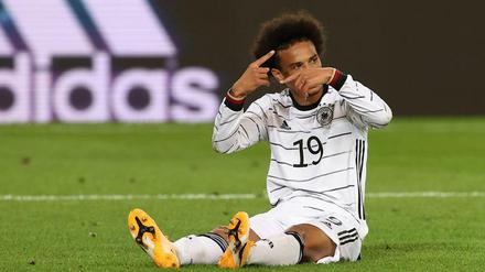 Leroy Sané war früh platt, nach seiner langen Verletzung muss er besonders behutsam wieder an seine Belastungsgrenze geführt werden. 