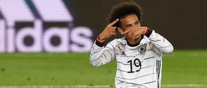Leroy Sané war früh platt, nach seiner langen Verletzung muss er besonders behutsam wieder an seine Belastungsgrenze geführt werden. 