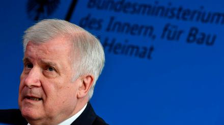 Die Behörde von Innenminister Horst Seehofer (CSU) revidierte die Entscheidung, nur Spätaussiedler, nicht aber Juden aus Russland einreisen zu lassen. 