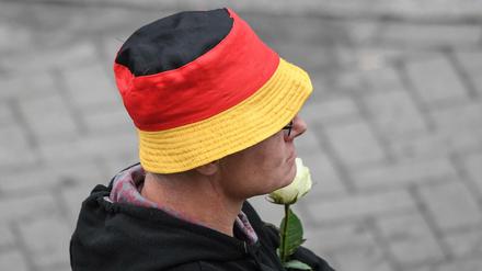 Teilnehmer einer Demonstration von AfD und dem ausländerfeindlichen Bündnis Pegida in Chemnitz (Archivbild vom September 2018)