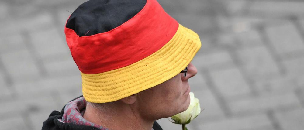 Teilnehmer einer Demonstration von AfD und dem ausländerfeindlichen Bündnis Pegida in Chemnitz (Archivbild vom September 2018)