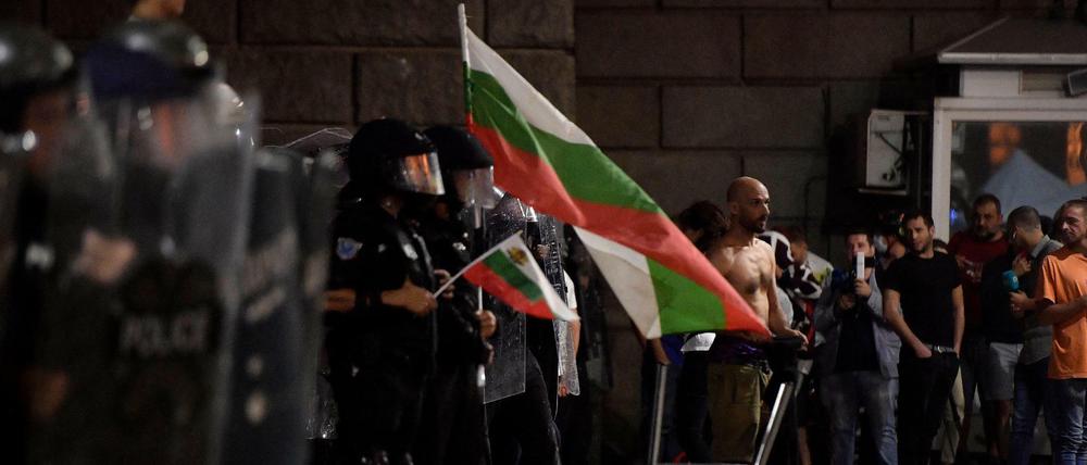 Schwere Zusammenstöße in Bulgarien. 126 Menschen sollen festgenommen worden sein.