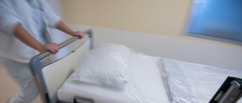 In der Pandemie hielten die Kliniken viele Betten für Covid-19-Patienten frei.