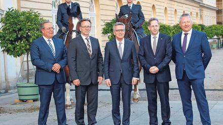 Hoch zu Ross. 2018 fand das Fest das letzte Mal mit Hans-Georg Maaßen (2.v.r.) statt. 