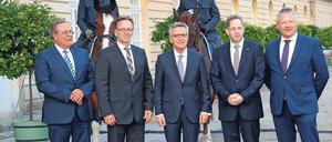Hoch zu Ross. 2018 fand das Fest das letzte Mal mit Hans-Georg Maaßen (2.v.r.) statt. 