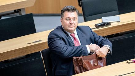 Muss sich verteidigen: Berlins Innensenator Andreas Geisel (SPD) am Donnerstag im Abgeordnetenhaus.