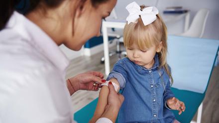 Momentan kommen viele Patienten mit Kleinigkeiten in die Kinderarztpraxen (Symbolbild)