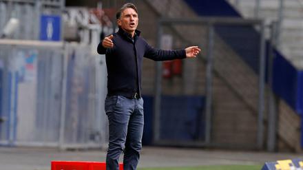 Ein Trainer, viele Probleme. Das Testspiel in Hamburg hat Bruno Labbadia gezeigt, dass er noch viel Arbeit hat.