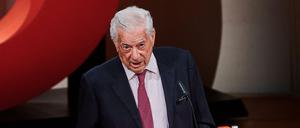 Der peruanische Schriftsteller und Literaturnobelpreisträger Mario Vargas Llosa bei der Eröffnung des Internationalen Literaturfestivals 2020 im Kammermusiksaal der Philharmonie. 