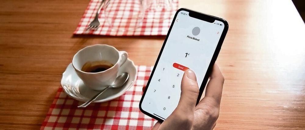 Hauptsache smart. Egal, ob Espresso im Café oder die Pommes im Schwimmbad: Mit der Satispay-App sollen Nutzer ohne Kosten auch kleine Summen per Handy zahlen können.