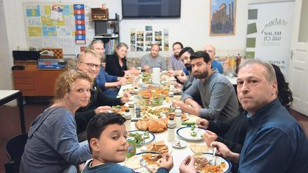 Ein Ort, der Menschen zusammenbringt. In den Vereinsräumen in der Buttmannstraße wird das Straßenfest geplant. 