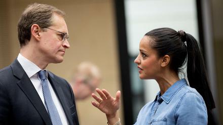 Berlins Regierender Bürgermeister Michael Müller (SPD) und Staatssekretärin Sawsan Chebli im Bundesrat (Archivbild).
