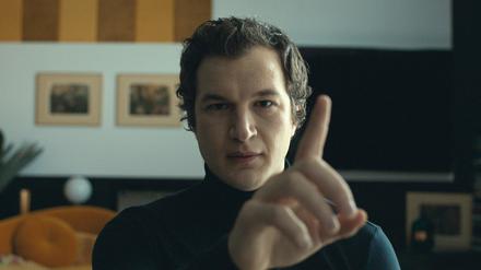 Alec Utgoff spielt in der polnischen Satire „Never Gonna Snow Again“ einen Masseur mit magischen Kräften. 