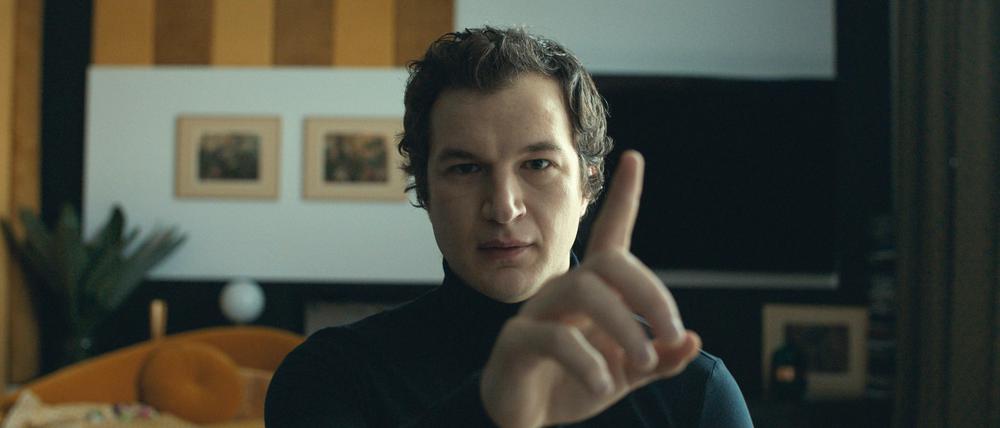 Alec Utgoff spielt in der polnischen Satire „Never Gonna Snow Again“ einen Masseur mit magischen Kräften.