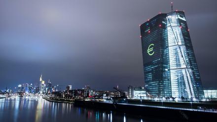 Die Europäische Zentralbank (EZB) hält den Leitzins historisch niedrig.