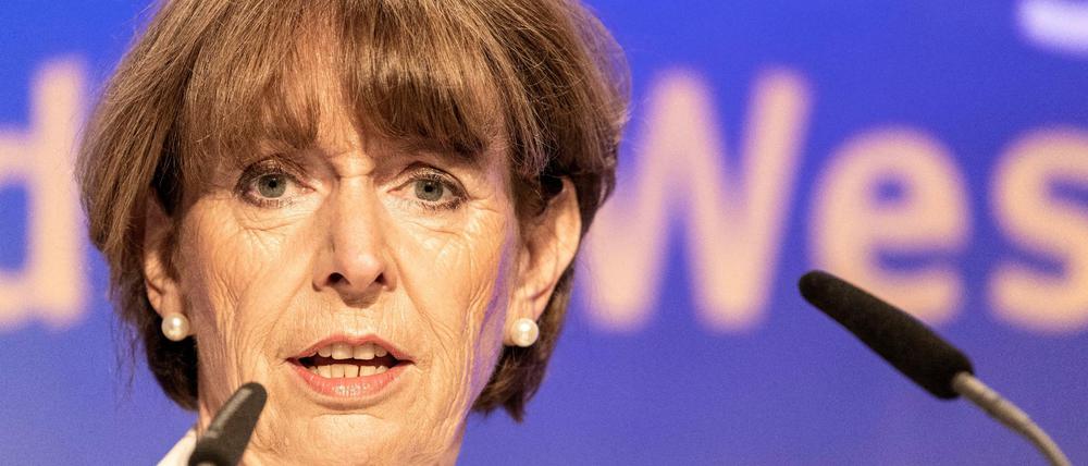 Gesundheitskongress des Westens am 8. und am 9. September 2020 im Gürzenich zu Köln. Henriette Reker, Oberbürgermeisterin der Stadt Köln, während ihres Vortrags. Das Motto des diesjährigen Gesundheitskongresses des Westens lautete Gemeinsam große Herausforderungen bewältigen Mut zur Zukunft - warum Corona uns noch stärker macht. Köln Nordrhein-Westfalen Deutschland *** Health Congress of the West on 8 and 9 September 2020 in the Gürzenich zu Köln Henriette Reker, Lord Mayor of the City of Cologne, during her speech The motto of this years Health Congress of the West was Overcoming major challenges together Courage for the future Why Corona makes us even stronger Cologne North Rhine-Westphalia Germany