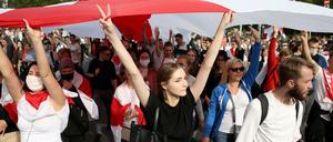 In Minsk kamen erneut Zehntausende zusammen, um gegen Machthaber Lukaschenko zu demonstrieren.