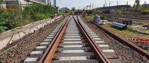 Nach rechts geht es hinter der neuen Weiche in den Tunnel zum Hauptbahnhof. 