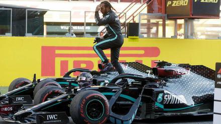 Lewis Hamilton war nach einem Rennen mit Überlänge erschöpft.