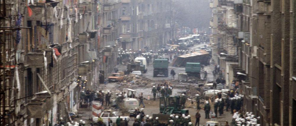 Bei der Auseinandersetzung von Besetzern und Polizei 1990 wurde die Straße verwüstet.