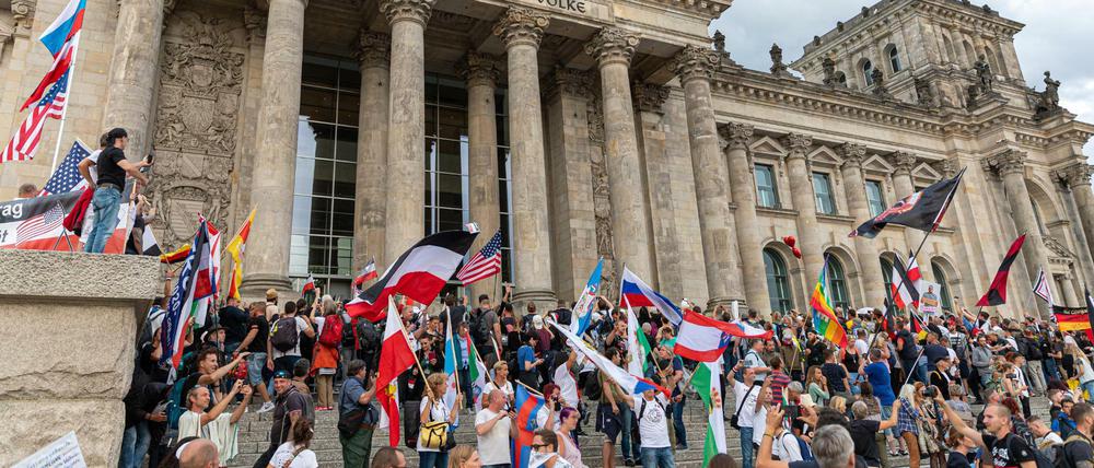 Ohne die Flaggen hätte der Auflauf vom 29. August die Anmutung eines Runs auf Schlussverkaufangebote gehabt, findet unsere Kolumnistin.