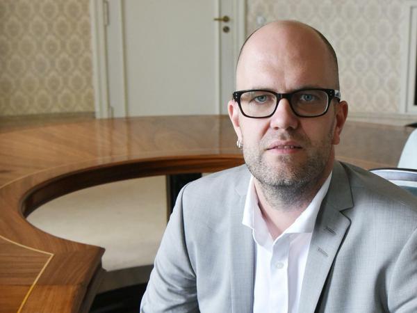 Will jüdisches Leben stärker in der Stadtkultur verankern: Samuel Salzborn.