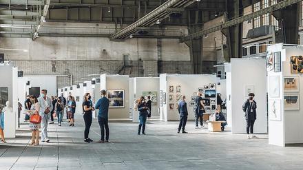Auf Anfang. Die Berliner Positions im ehemaligen Flughafen Tempelhof ist eine der ersten Kunstmessen seit dem Lockdown.