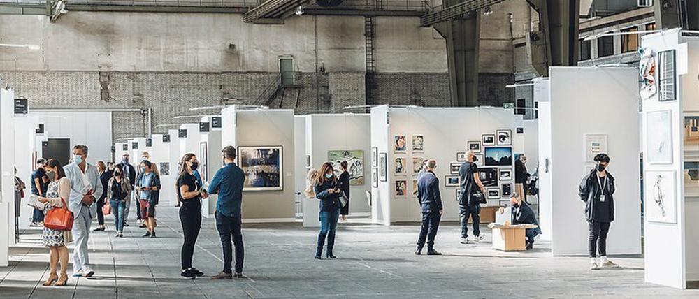 Auf Anfang. Die Berliner Positions im ehemaligen Flughafen Tempelhof ist eine der ersten Kunstmessen seit dem Lockdown.