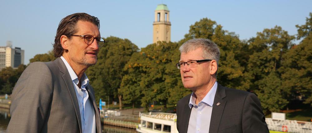 Henning Rußbült (links), Überraschungskandidat der Spandauer SPD, mit dem Bezirksbürgermeister und Parteifreund Helmut Kleebank.