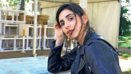 Schauspielerin mit Regie-Debüt: Maryam Zaree im Garten des Gorki-Theaters.