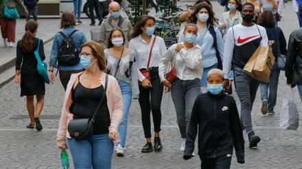 An der bestehenden Maskenpflicht wollen Ärzte festhalten. Sie benennen eine positive Nebenwirkung.