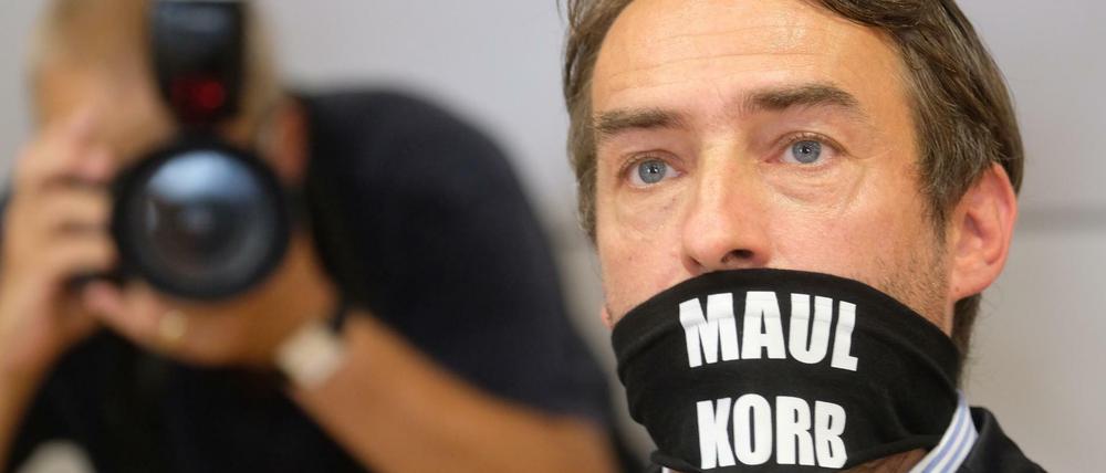 Der Rechtsextremist Sven Liebich in einem Saal des Justizzentrums in Halle. 