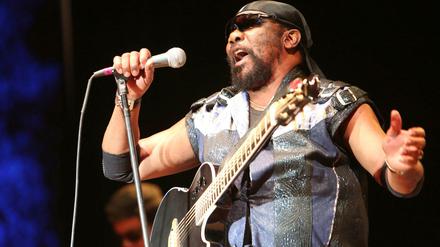 Frederick «Toots» Hibbert bei einem Konzert auf der Bühne.