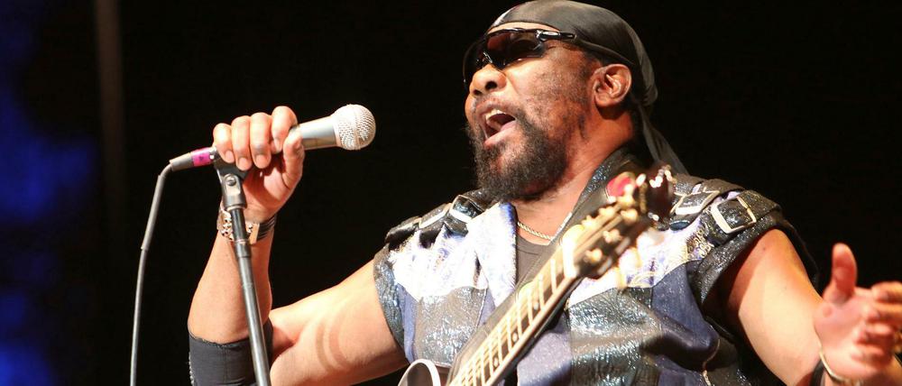 Frederick «Toots» Hibbert bei einem Konzert auf der Bühne.