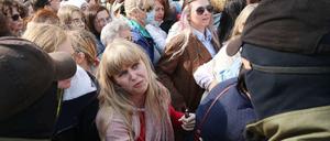 In Minsk stehen Demonstrantinnen der Polizei gegenüber.