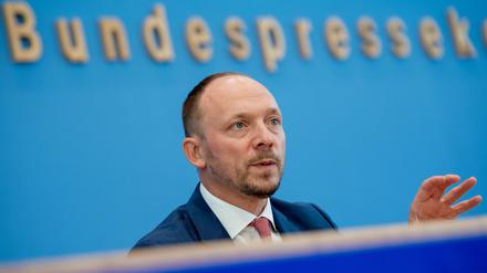 Marco Wanderwitz präsentierte am Mittwoch knapp 300 Seiten Information - die einem ziemlich bekannt vorkamen. 