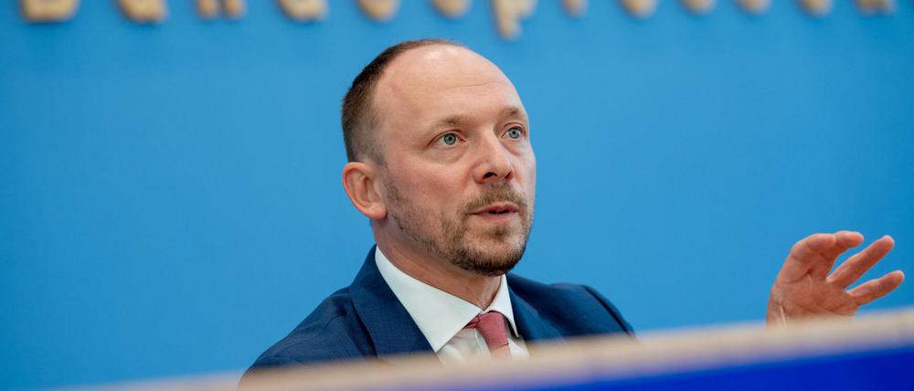 Marco Wanderwitz präsentierte am Mittwoch knapp 300 Seiten Information - die einem ziemlich bekannt vorkamen.