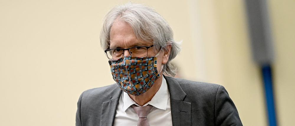 Matthias Kollatz (SPD), Berliner Finanzsenator, mit modischem Mund-Nase-Schutz.