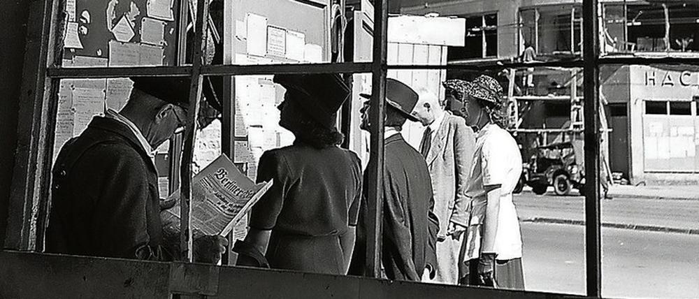 Herbstsonnenschein. Robert Capa fotografierte das teilzerstörte „Café Kranzler“.
