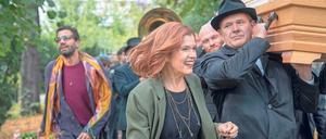 Uns geht’s nicht um Pietät. In „Das letzte Wort“ hat sich Anke Engelke als Karla Fazius auf eine erstaunliche Maske eingelassen. 
