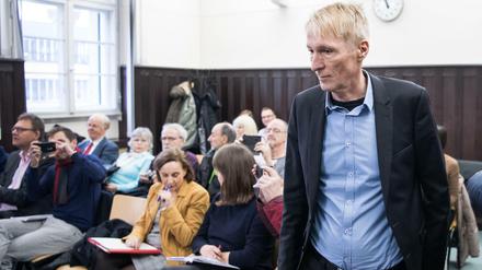 Hubertus Knabe, ehemaliger Direktor der Gedenkstätte Hohenschönhausen, bei der Verhandlung um seine Entlassung.