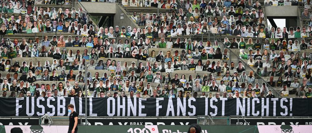 Die Chefs der Staatskanzleien der Bundesländer einigten sich auf einen sechswöchigen Testbetrieb mit einer Auslastung der Stadien von maximal 20 Prozent ihrer Zuschauerkapazitäten.