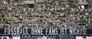 Die Chefs der Staatskanzleien der Bundesländer einigten sich auf einen sechswöchigen Testbetrieb mit einer Auslastung der Stadien von maximal 20 Prozent ihrer Zuschauerkapazitäten.