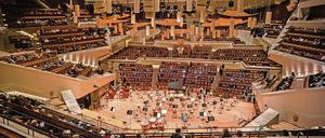 Klassik in Corona-Zeiten. Mit 636 Gästen ist der Philharmonie derzeit "ausverkauft".